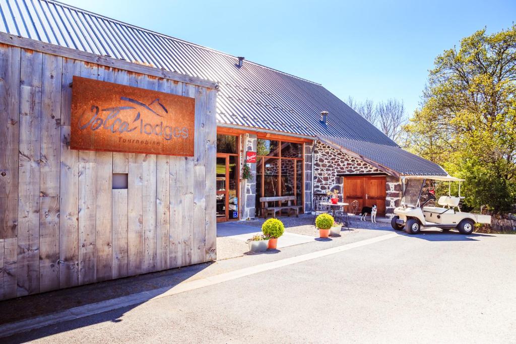 Les Volca'lodges de Tournebise - Best Hotels in Auvergne