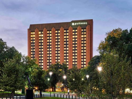 Pullman Melbourne On the Park - Best Parking Hotels in Melbourne