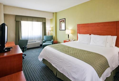 Holiday Inn Express & Suites Toluca Zona Aeropuerto by IHG - Best Hotels with Airport Shuttle Service in Mexico City & Central Mexico