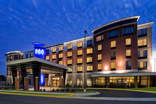 Hotel Indigo Atlanta Airport College Park by IHG - Best Hotels with Airport Shuttle Service in Atlanta, GA