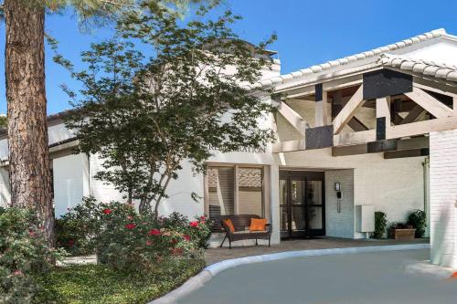 Craigshire Suites - Arlington