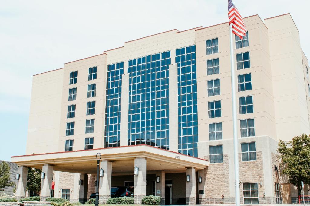 Hotel Topeka at City Center - Best Pool Hotels in Kansas