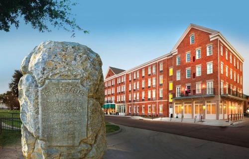 Natchez Grand Hotel On The River - Best Pool Hotels in Mississippi