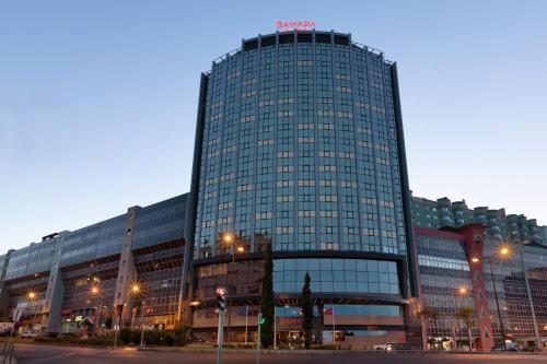 Ramada by Wyndham Lisbon - Best Hotels with Free Breakfast in Lisbon