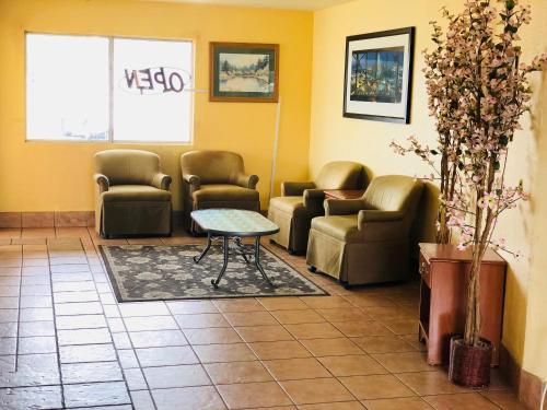 hotels with suites in Texarkana