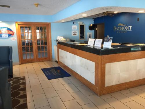 hotels with suites in Rockford