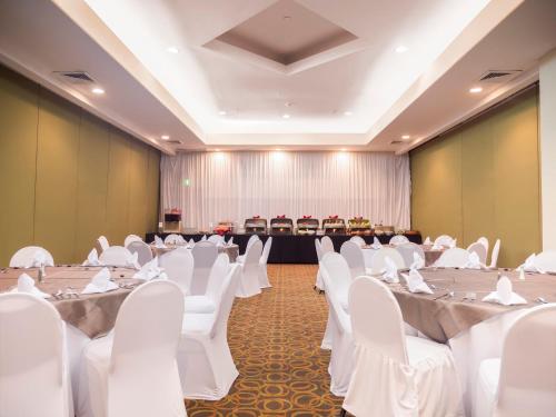 Holiday Inn Tijuana Zona Rio by IHG - Best Parking Hotels in Tijuana