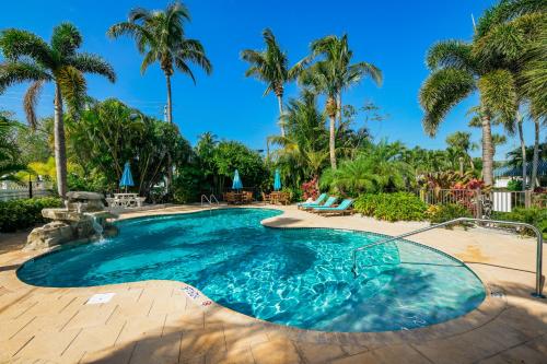 Tropical Breeze Resort - Best Parking Hotels in Siesta Key, FL