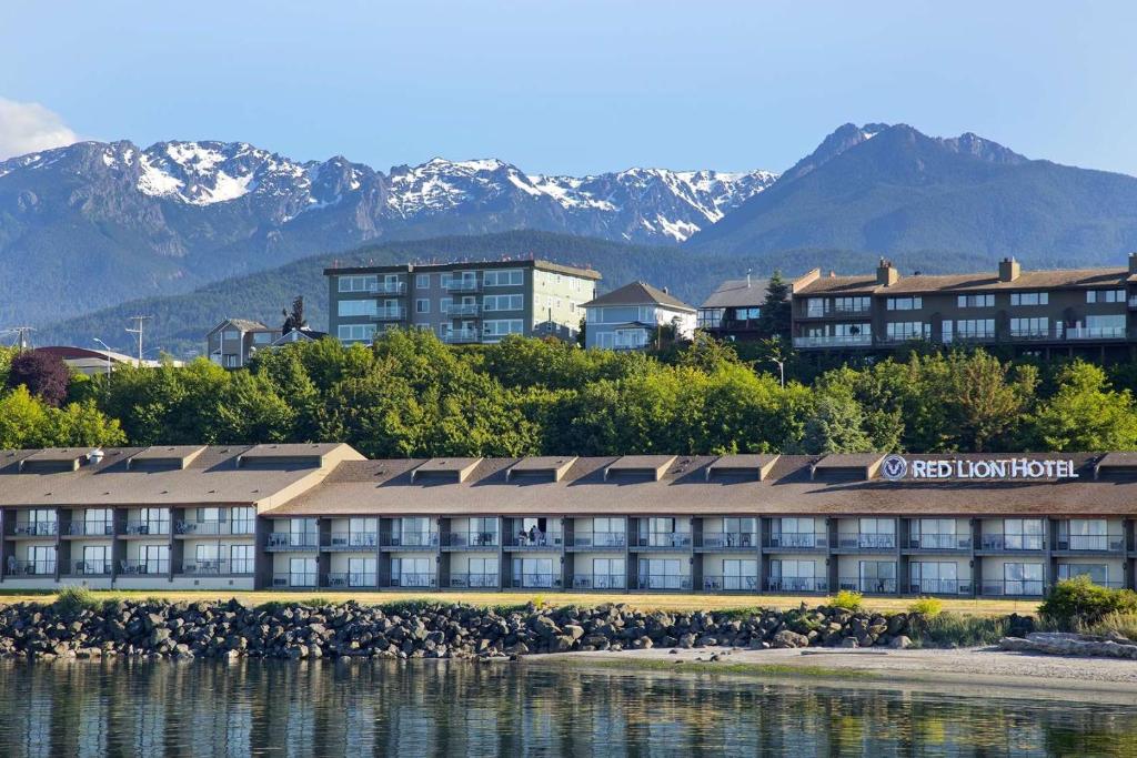 Red Lion Hotel Port Angeles Harbor - Best Parking Hotels in Olympic National Park, WA