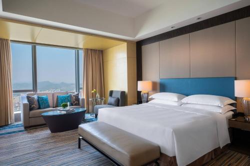 Renaissance Huizhou Hotel - Best Pool Hotels in China
