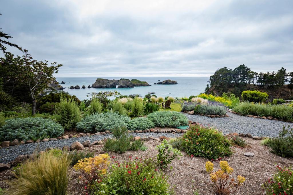 The Harbor House Inn - Best Beach Hotels in California