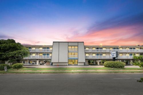 Budget Inn-Norfolk, VA - Oceanview - Best Parking Hotels in Norfolk, VA