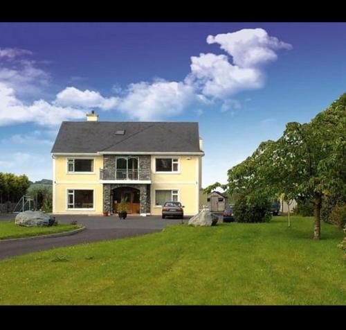 DunnCourt House - Best Parking Hotels in Killarney