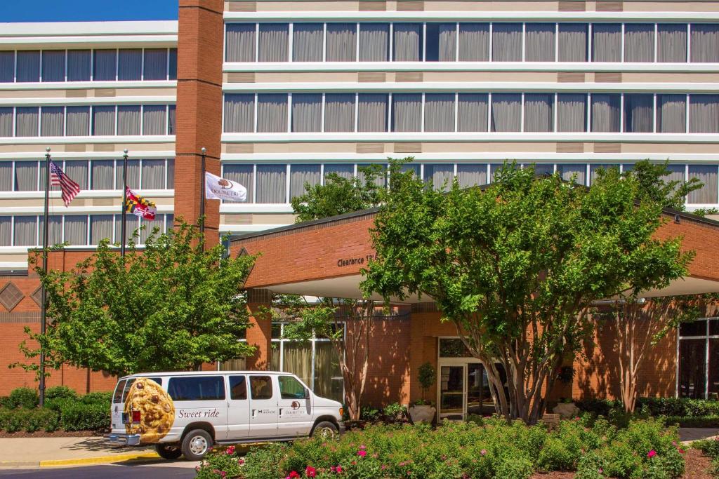 DoubleTree by Hilton Hotel Largo Washington DC - Best Parking Hotels in Maryland