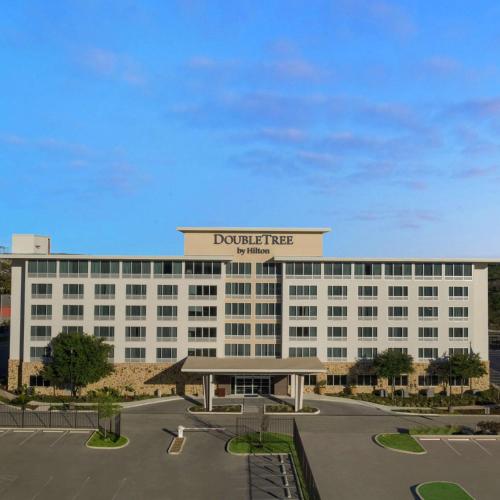DoubleTree by Hilton San Antonio Northwest - La Cantera - Best Fitness Hotels in San Antonio, TX