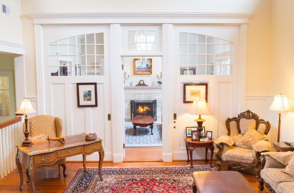 Chiltern Inn - Luxury Hotels in Maine