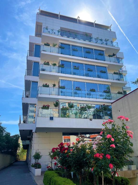 Marshal Garden Hotel - Best Parking Hotels in Romania