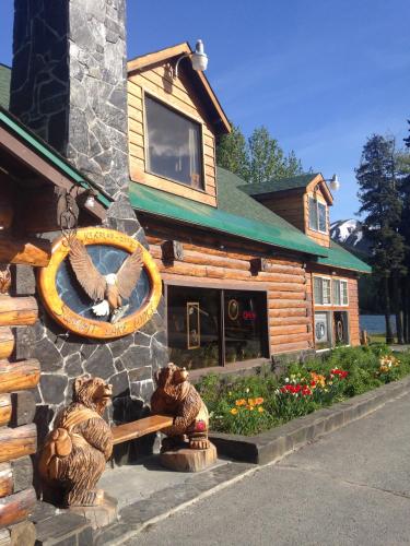 Summit Lake Lodge - Best Parking Hotels in Alaska