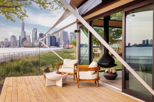 Collective Retreats Governors Island - New York Hotels With Balconies