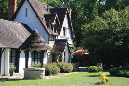 Les Enclos Bed and Breakfast à 4 mn de Chantilly - Best Hotels in Chantilly