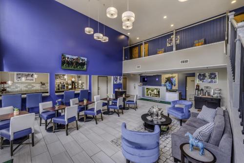 hotels with suites in Lexington