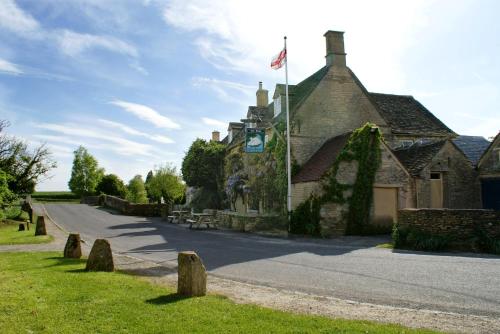 The Swan Inn Swinbrook - Best Hotels in Oxfordshire