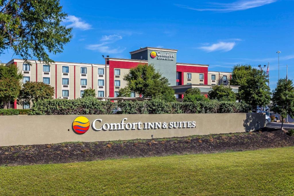 Comfort Inn & Suites Knoxville West - Best Pool Hotels in Knoxville, TN