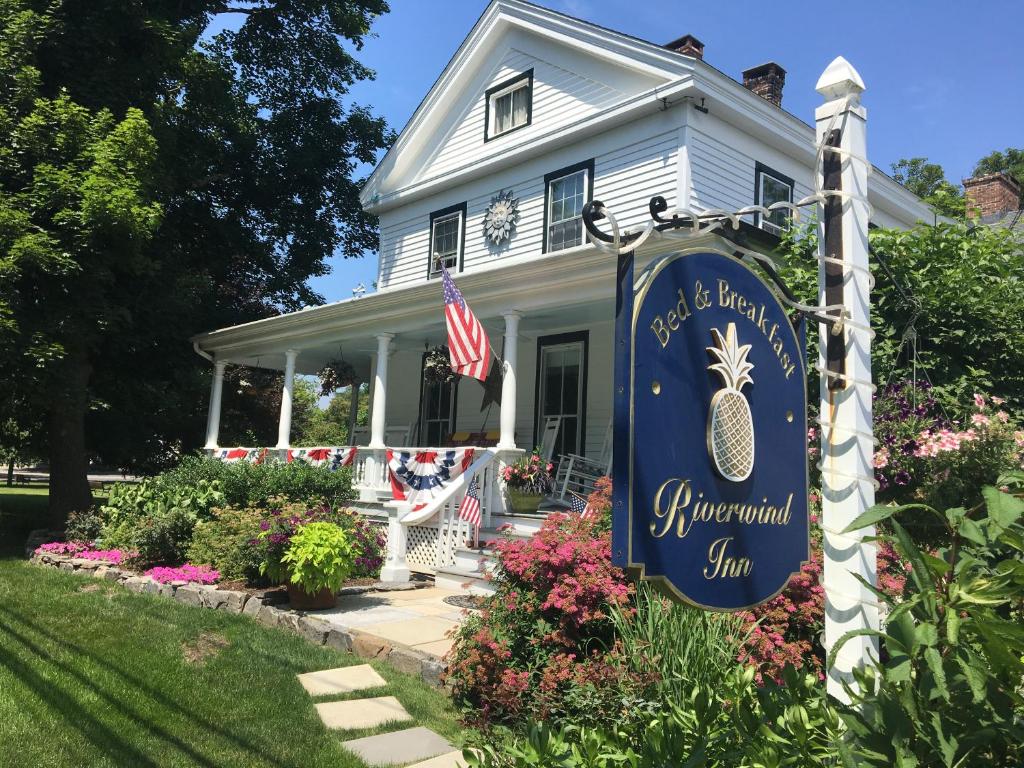 Riverwind Inn Bed and Breakfast - Best Hotels in Connecticut