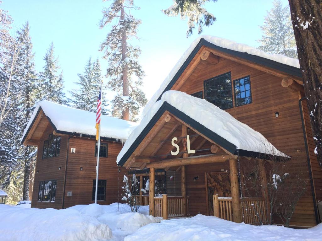 The Suttle Lodge & Boathouse - Best Hotels in Oregon