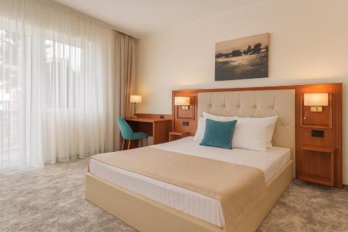 Hotel Athos R.M.T. - Best Hotels with Free Breakfast in Romania
