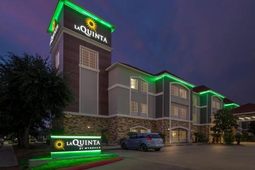 La Quinta by Wyndham Houston Energy Corridor - Best Pool Hotels in Houston, TX