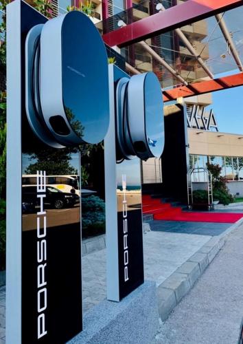 Vega Hotel - Best Pool Hotels in Romania