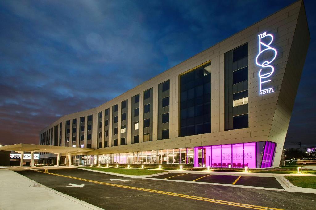 The Rose Chicago, Tapestry Collection By Hilton - Best Hotels with Airport Shuttle Service in Illinois