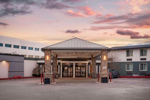 Best Western Green Bay Inn and Conference Center - Best Hotels in Green Bay, WI