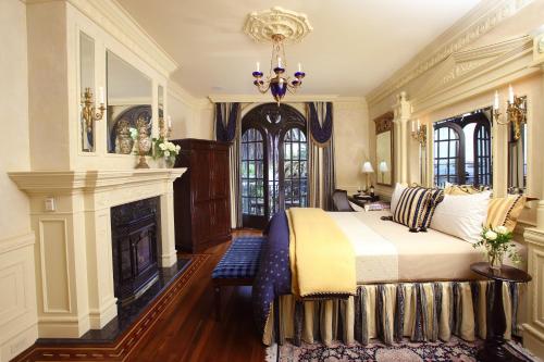 Ledson Hotel & Zina Lounge - Best Hotels Sonoma