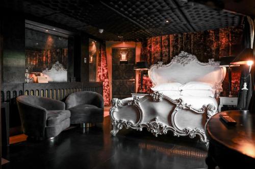 Crazy Bear Stadhampton - Unusual UK Hotels