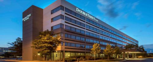 DoubleTree by Hilton Chicago Schaumburg - Best Fitness Hotels in Schaumburg, IL