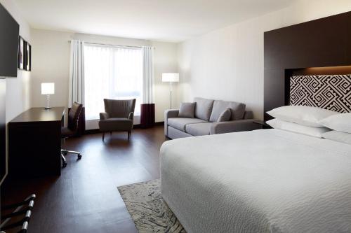Four Points by Sheraton Lévis Convention Centre - Best Marriott International Hotels in Quebec