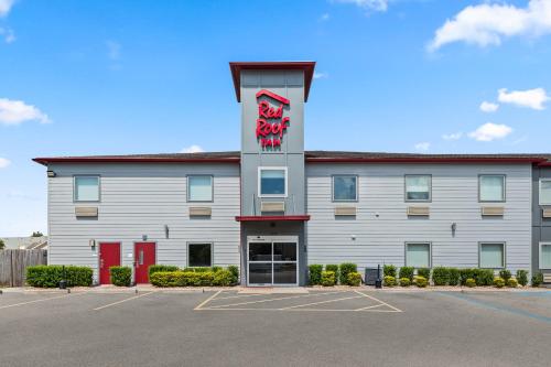 Red Roof Inn Baton Rouge - Best Pet-Friendly Hotels in Baton Rouge, LA