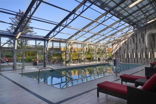 Hilton Toronto Airport Hotel & Suites - Best Hotels with Airport Shuttle Service in Ontario
