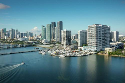 DoubleTree by Hilton Grand Hotel Biscayne Bay - Best Hotels near Miami Dade College, FL