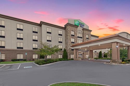 Holiday Inn Express & Suites - Cleveland Northwest, an IHG Hotel