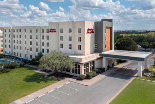 Hampton Inn & Suites-Austin Airport - Best Hotels with Free Breakfast in Austin, TX