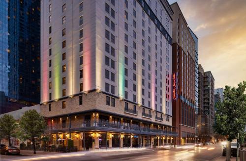 Hampton Inn & Suites Austin - Downtown - Best Hotels with Free Breakfast in Austin, TX