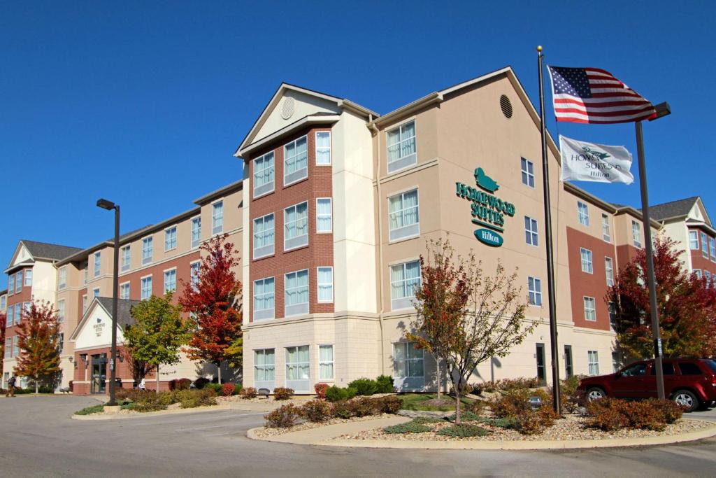 Homewood Suites by Hilton Bloomington - Best Hotels with Free Breakfast in Bloomington, IN