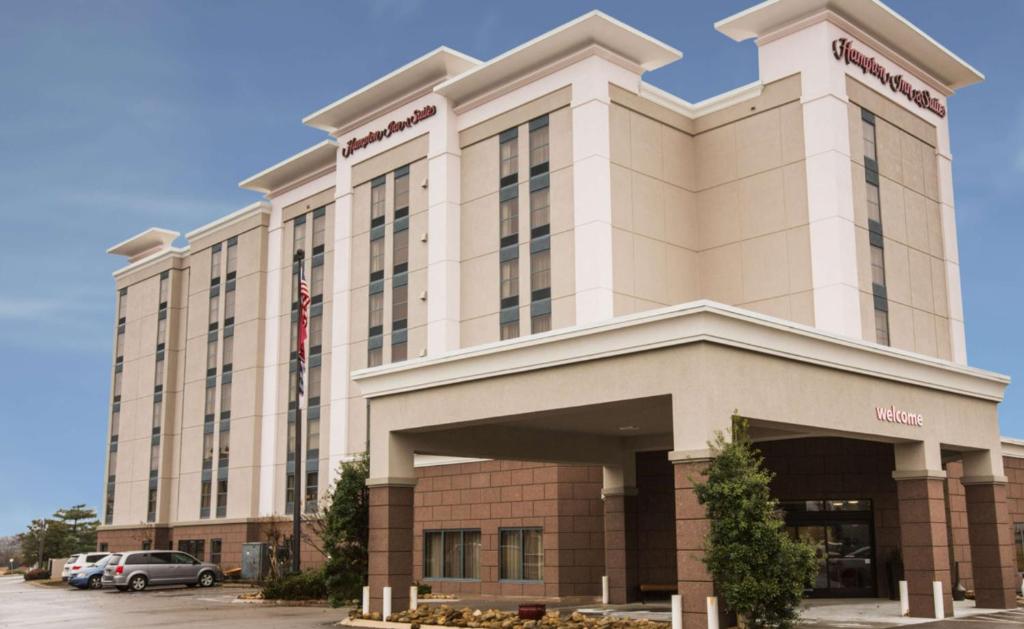 Hampton Inn & Suites Nashville-Airport - Best Hotels with Airport Shuttle Service in Nashville, TN