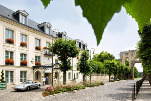 Auberge du Jeu de Paume - Best Hotels in Chantilly