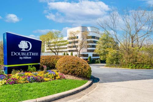 DoubleTree by Hilton South Charlotte Tyvola - Best Hotels with Airport Shuttle Service in Charlotte, NC