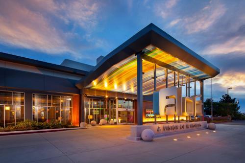 Aloft San Francisco Airport - Best Hotels with Airport Shuttle Service in San Francisco, CA
