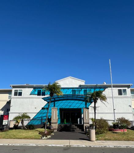 Ramada by Wyndham San Diego Airport - Best Pool Hotels in San Diego, CA